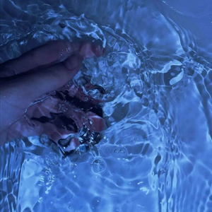 沙滩12人群体交视频
